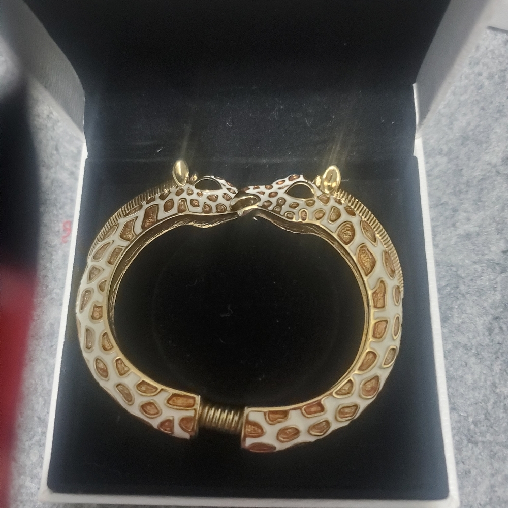 Nice Giraffe Bracelet